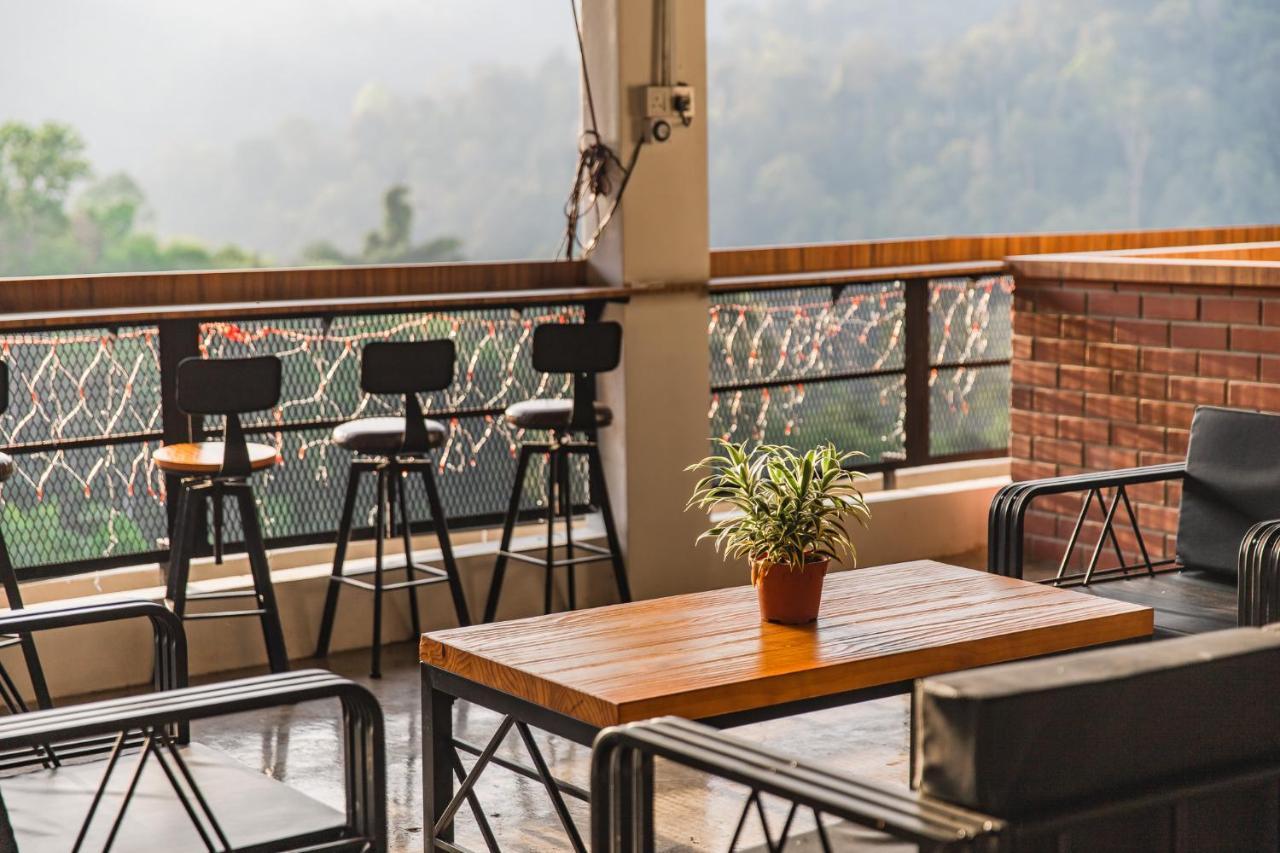 Ellin Forest Karaoke & Pool Resort Bukit Tinggi Bentong Dış mekan fotoğraf