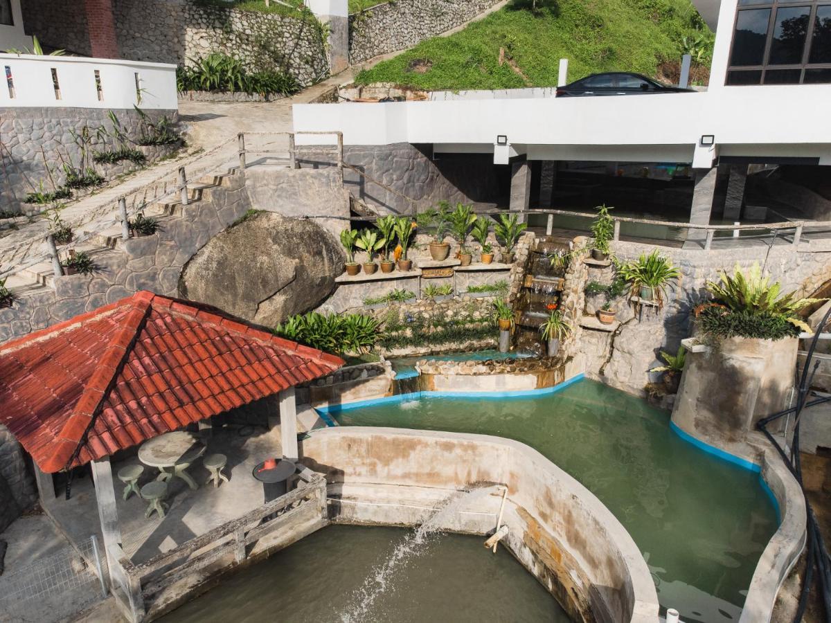 Ellin Forest Karaoke & Pool Resort Bukit Tinggi Bentong Dış mekan fotoğraf