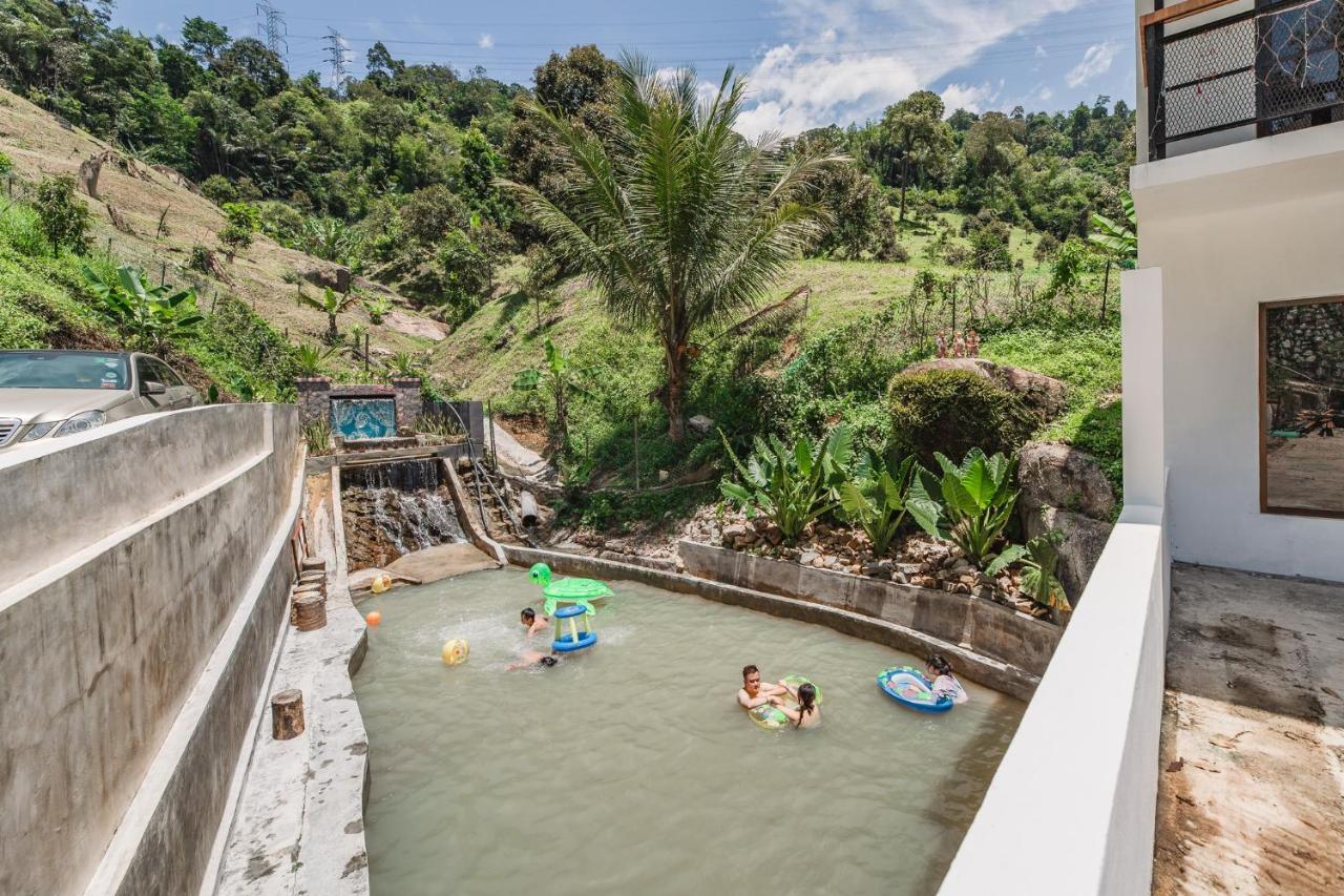 Ellin Forest Karaoke & Pool Resort Bukit Tinggi Bentong Dış mekan fotoğraf